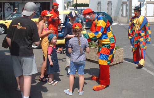 distribution de bonbons par la carte privilège La Turballe