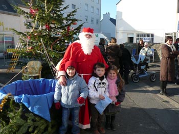 Le père Noël avec les enfants de La Turballe