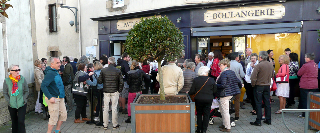 Les collègues commerçants et les amis invités sont venus nombreux pour fêter les 30 ans de la Boulangerie DELESTRE